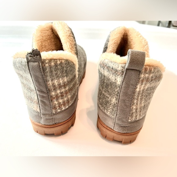 Dearfoams Women’s Ember Mixed Material Fleece Slip On Bootie - Picture 3 of 6